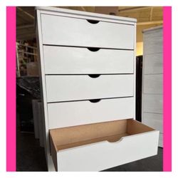 Dresser/ Five drawers dresser