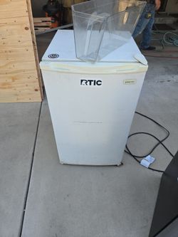 Mini fridge