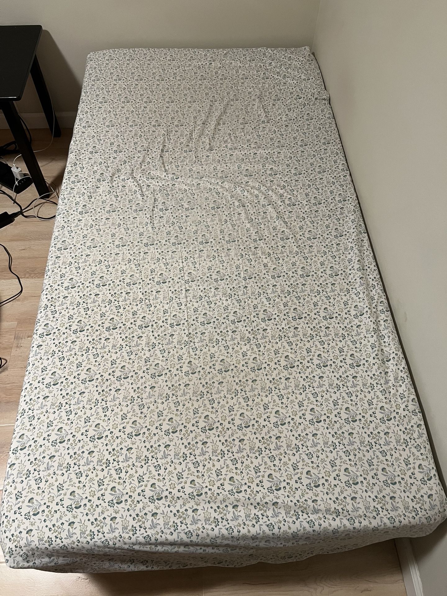 $75 OBO Like New 10” Memory Foam Twin Mattress