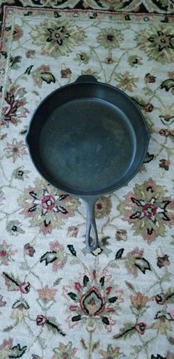 Vintage Unmarked Lodge No 12 Cast Iron Skillet in good condition. Nice heat ring with 3 notches.