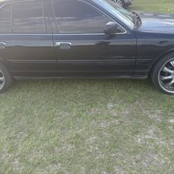 Crown Vic & 22” Rims for Sale