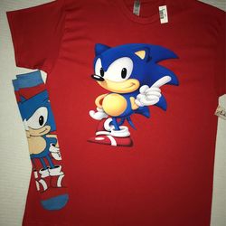 MENS SONIC THE HEDGEHOG TEE & SOCKS. (make a offer)