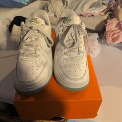 Kids size 5 Air Force ones