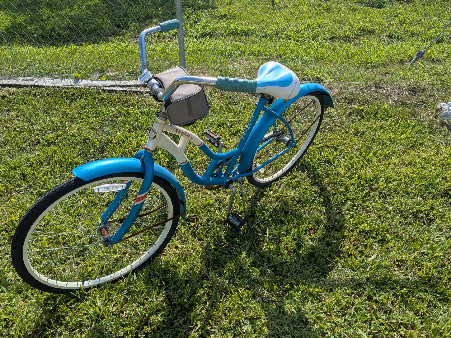 Schwinn Legacy Women's 26-inch beach cruiser