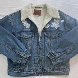 Nueva Chamarra Unisex Size Es Small. 90’s Vintage Lace Trucker Levi Strauss & CO. Jacket Denim With Sherpa Lining. Machine Washable Size Is Small 