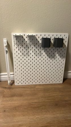 Wall Mounted Rack W/ Accessoires 