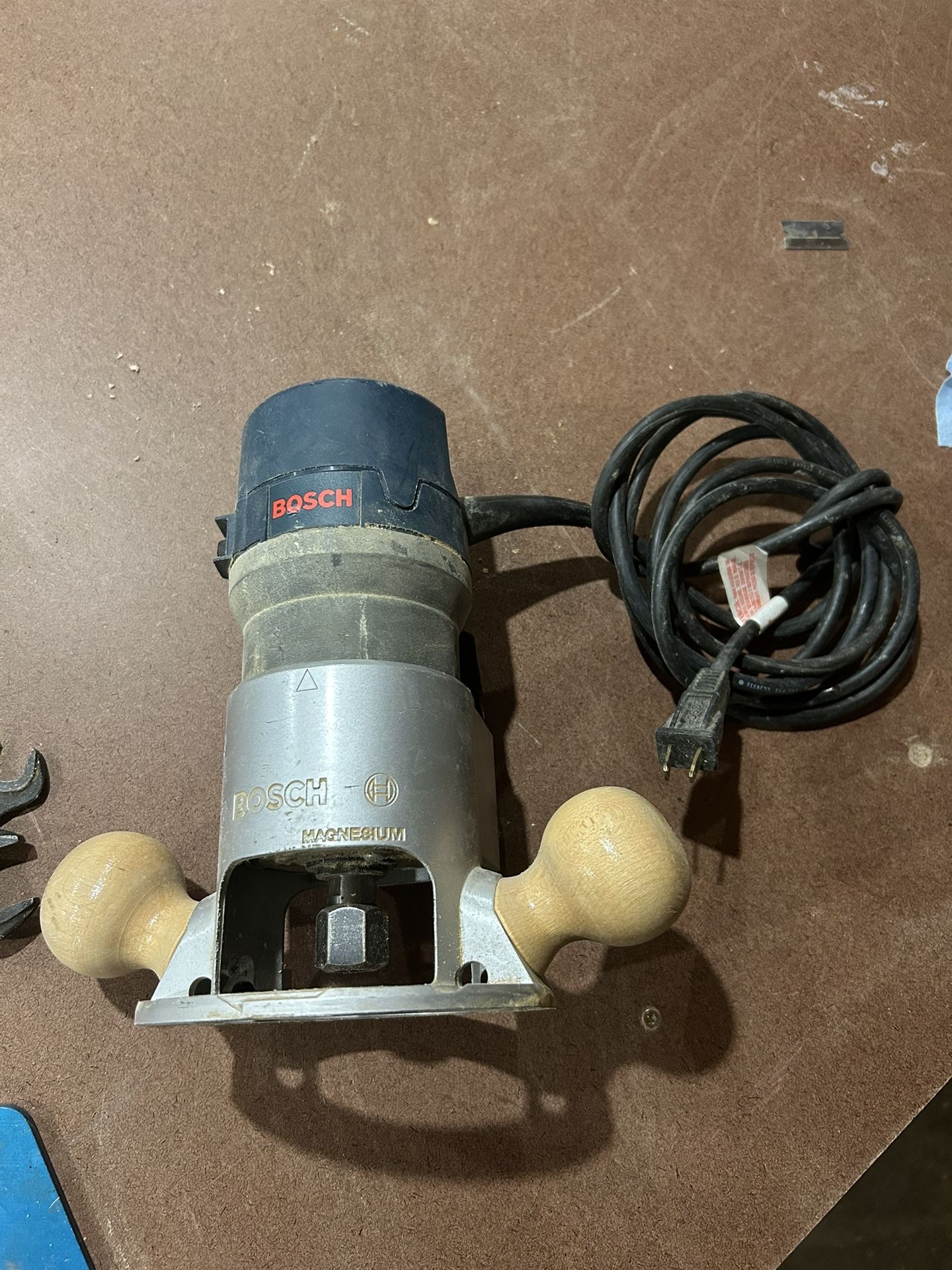 Bosch 1617 Router With Rockler Insert Plate