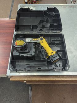 DeWalt DW920 7.2V Cordless Screwdriver with Batteries & Charger