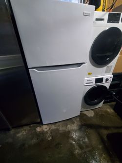 Frigidaire  white 28 inch open box $490..warranty  Pick Up only