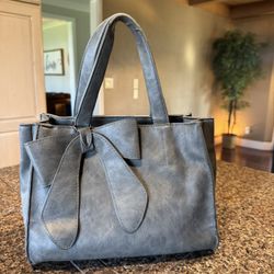 Gray Purse With Bow