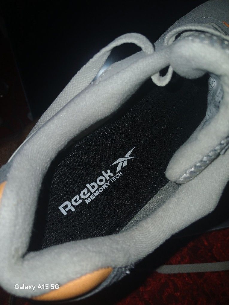 Reebok Classic Work Sneaker Harmon Work Steel Toe Women Size 7 1/2 Model Number RB 980