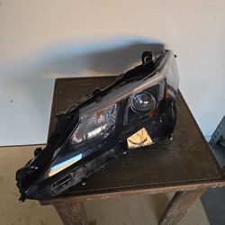 TOYOTA CAMRY OEM LEFT SIDE HEADLIGHT 