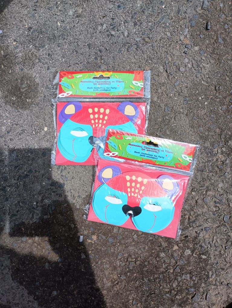 3/$10 🌟 Colorful Set Of 2 Packs Of Bear Animal Party Mask Invitations