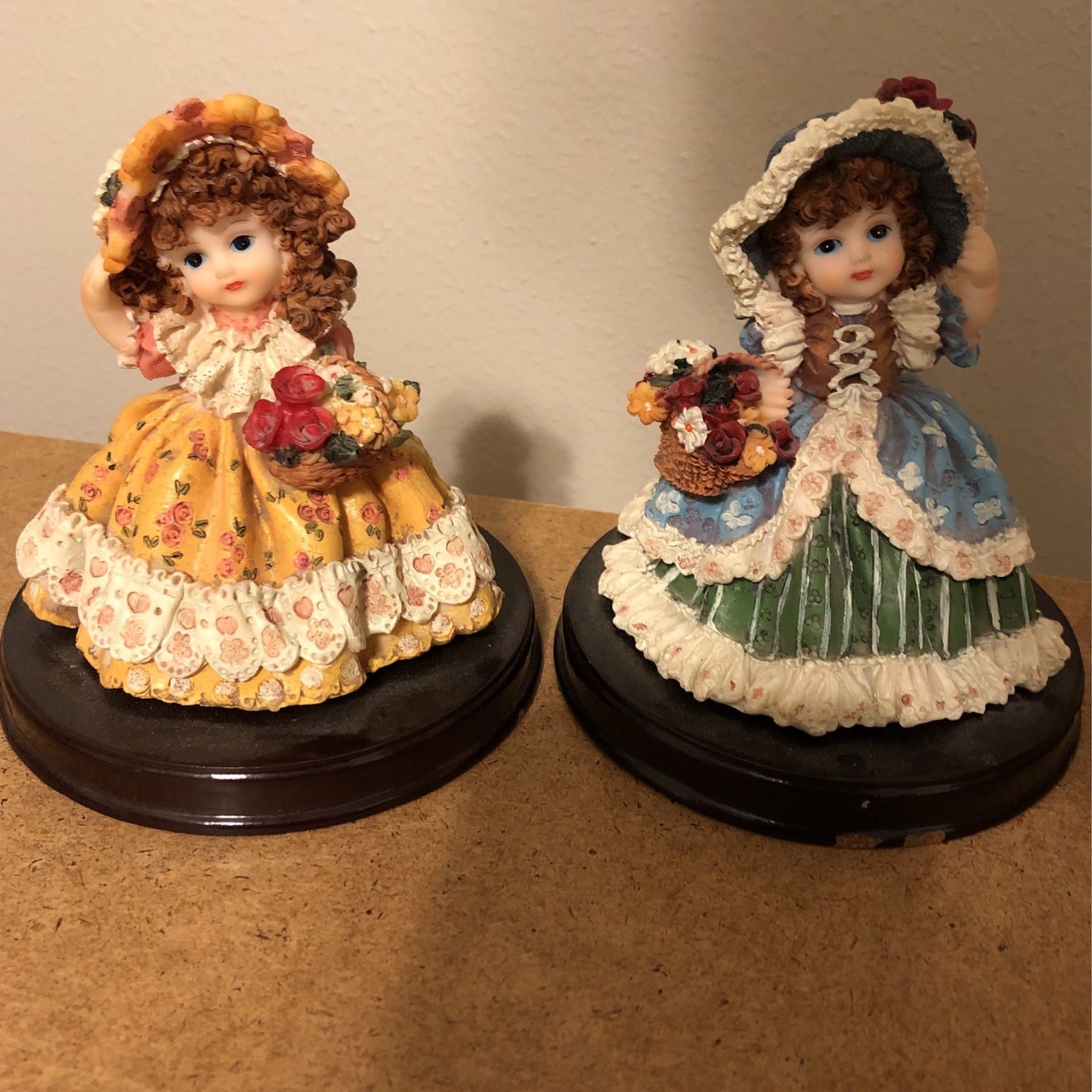 Set Of 2 Doll Statues