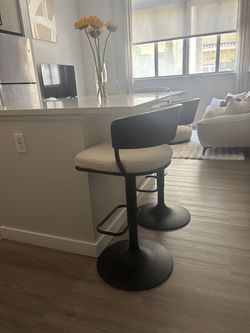 4  Counter stools white boucle