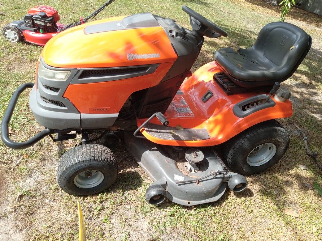 Husqvarna Riding Lawn Tractor 48 Inch Cut 23 Horsepower