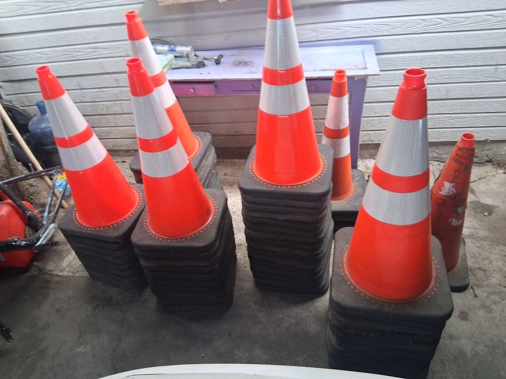 28 Inch Traffic Cones