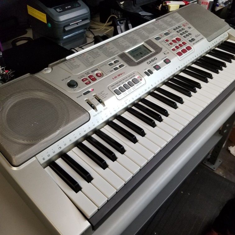 Casio LK-94 TV Keyboard W Lesson Books