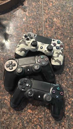 PS4 controllers