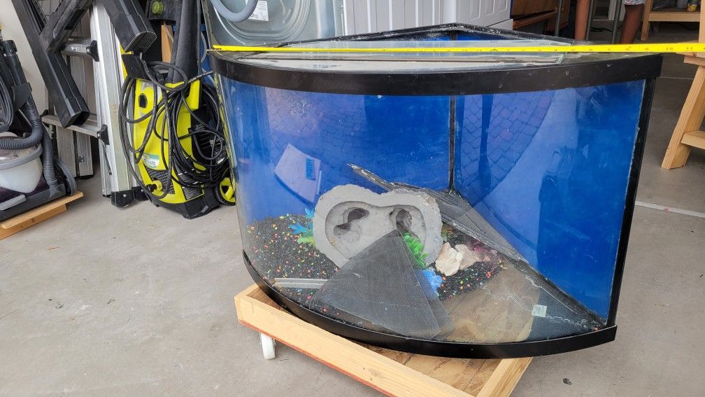 FREE FISH TANK (Near ALIANTE) PENDING PICKUP for Sale in North Las FREE FISH TANK (Near ALIANTE) PENDING PICKUP for Sale in North Las