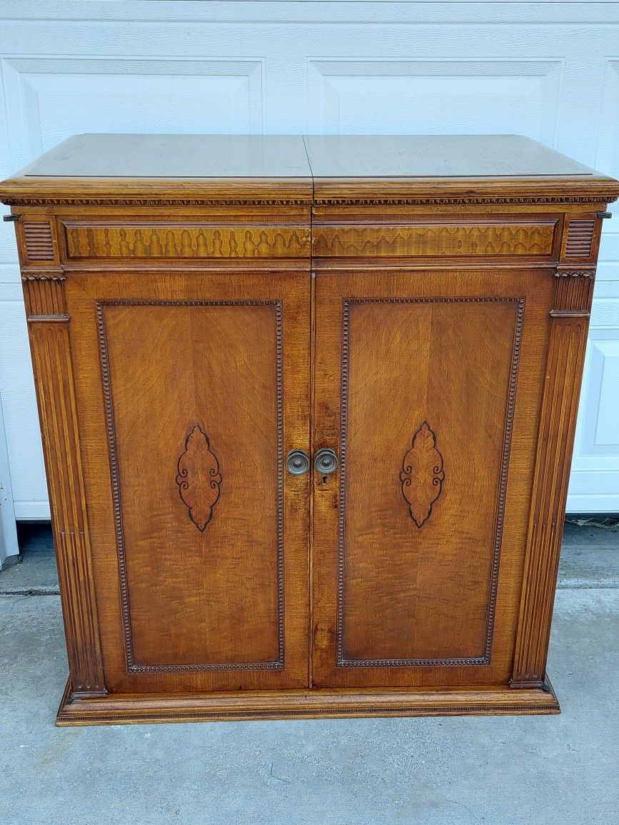ANTIQUE CABINET