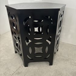 BLACK SIDE TABLE