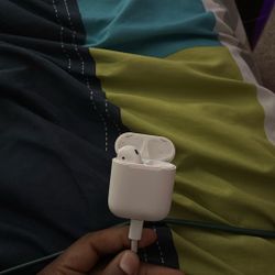 Left AirPod (READ DESCRIPTION)