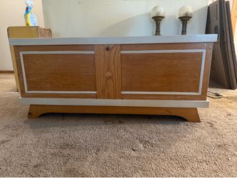 Lane Cedar Chest / Blanket Chest - Cedar Lined