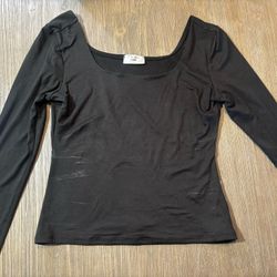 women’s black long sleeve 