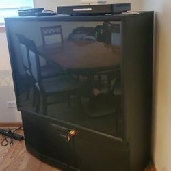 60 Inches  TV Works  Great 