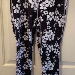 Frankie’s Bikinis Lively High Waist floral Size Small Leggings- black and white - size 6