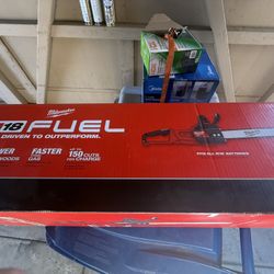 Milwaukee M18  Fuel Chainsaw