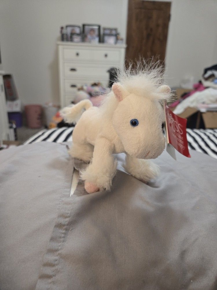 New. Russ. White Beanie Horse.