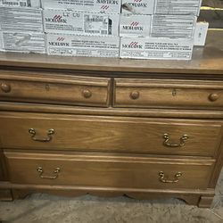 Dresser With Mirror 