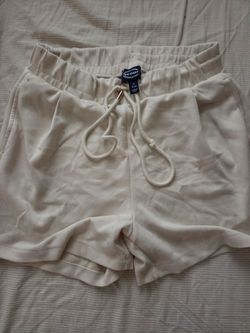 M Cream Sweatshorts