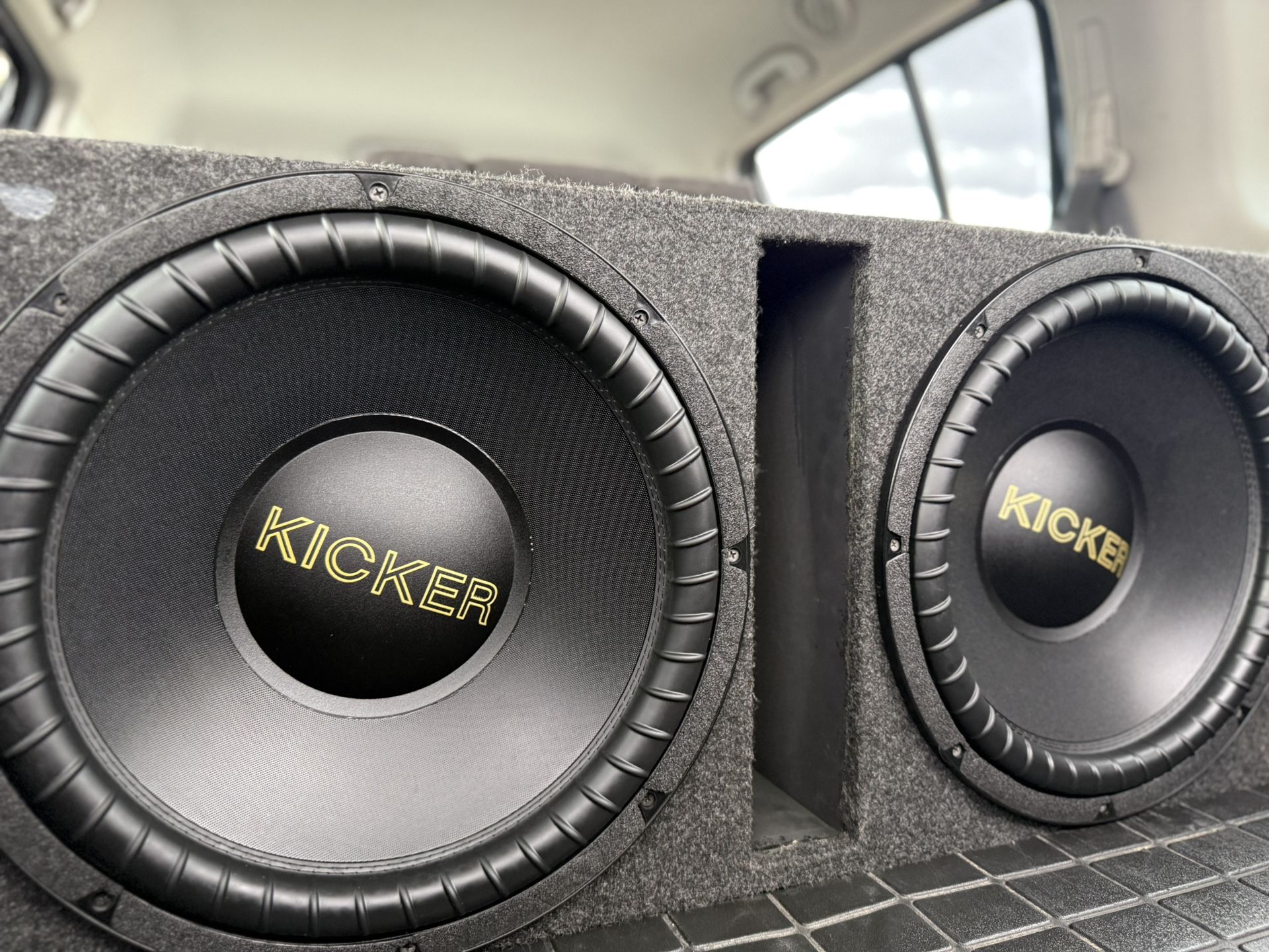 15 Kicker Como Sub Woofer Speakers 🔊 