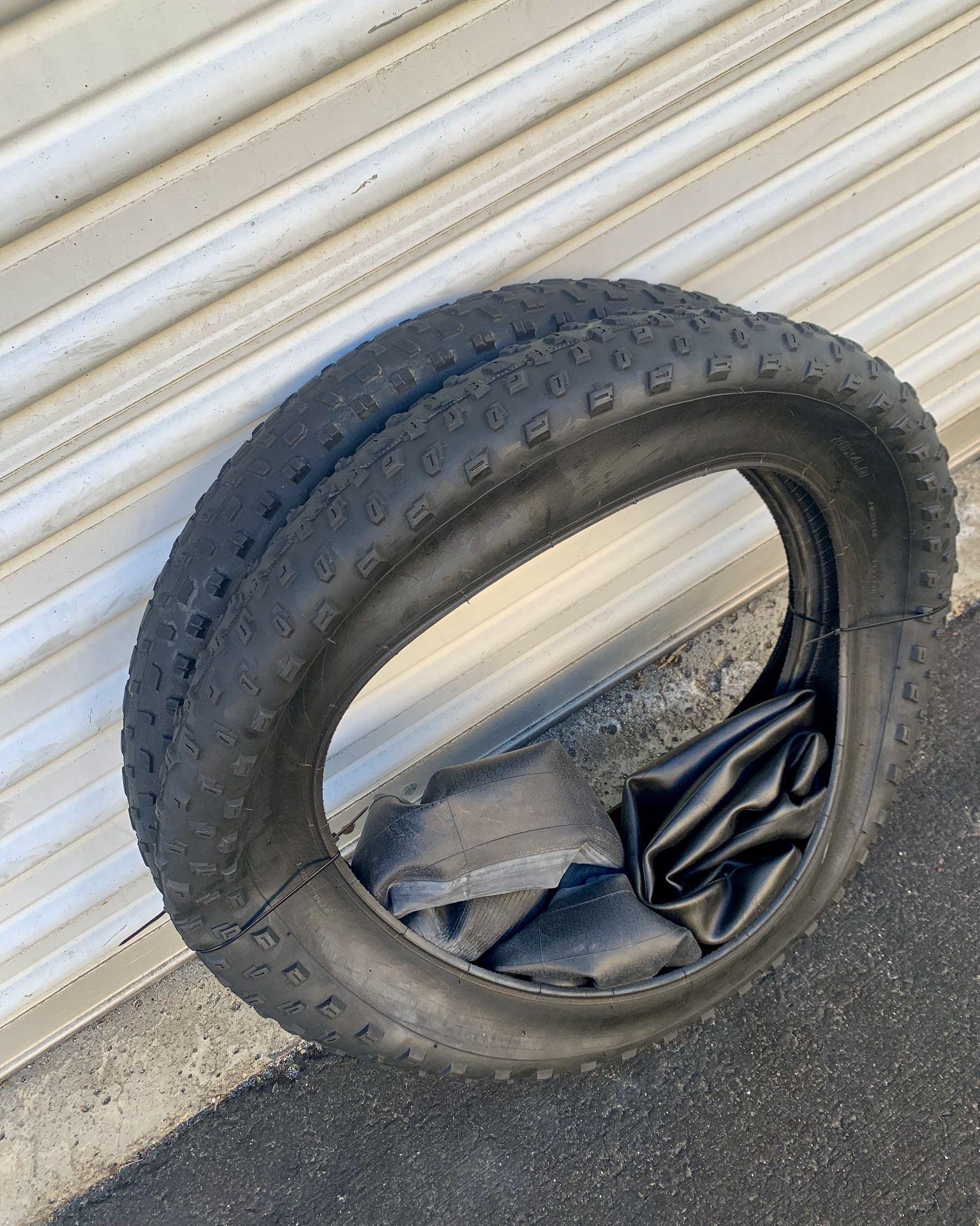 Pair Of Fat Tires And Tubes For E-bikes 