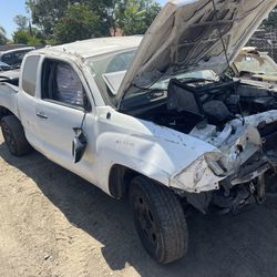 2009 Toyota Tacoma 2.7 Good Engine And Transmisión 197,xxx Miles Only Parts Not Complet Truck 