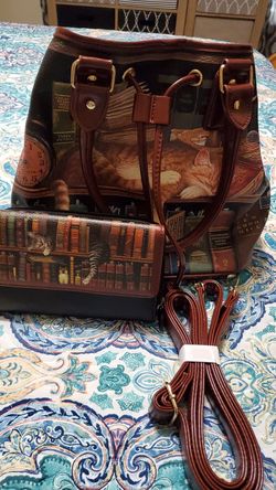 Cat purse with wallet. Comes with shoulder strap