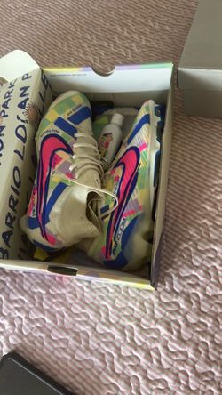 Men’s soccer cleats size 11