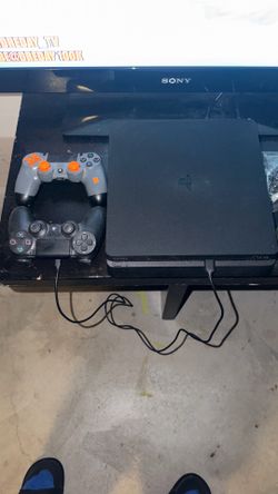 PlayStation 4 with 1 game and 2 controllers