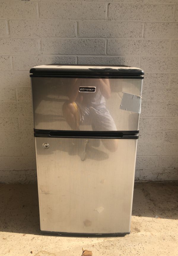Emerson mini fridge 2 door. for Sale in Phoenix, AZ - OfferUp