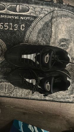 Air maxes size 9