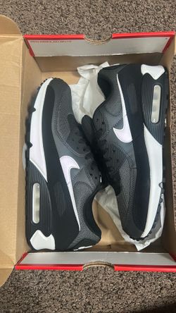 air max 90 size 9.5 black and white brand new