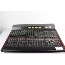 Yamaha 1604 MC Series Mixing Console