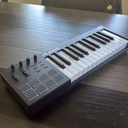 Alesis V25 MIDI Keyboard