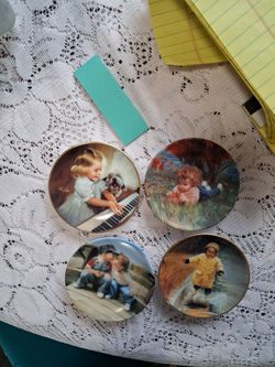 Collection of 4 miniature collector's plate
