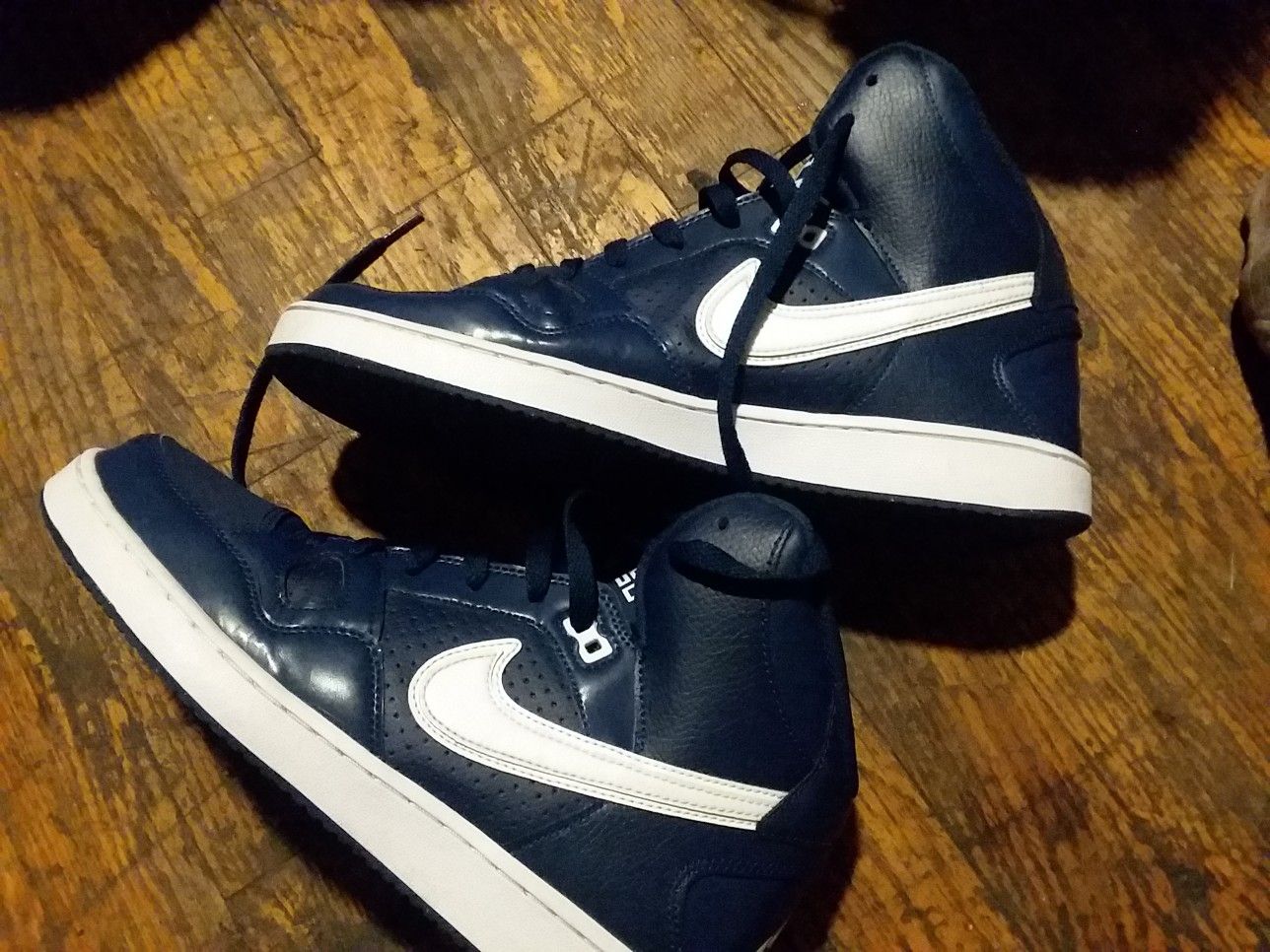 Size 9 men Basically knew worn like 5times