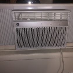 Air Condition , 10,000 Btu. 5 Months Old 