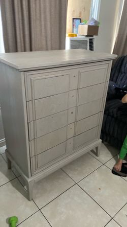 Dresser
